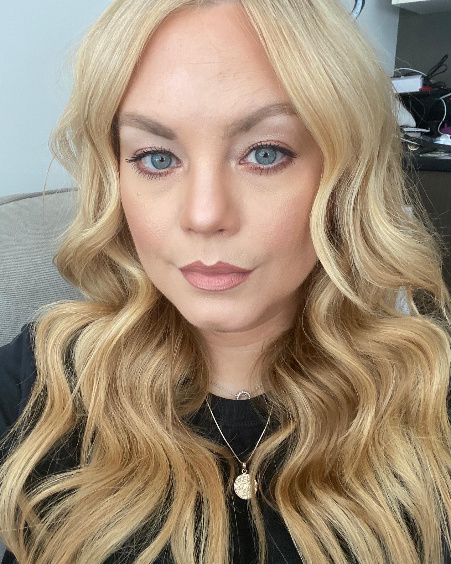 One of my faves!#hairextensionspecialist, #hairextensionsalon, #hairextensionsnyc, #hairextensionspecialists, #handtiedweftextensions, #halohairextensions, #tapeinextensions, #tapeextensions, #besthairextensions