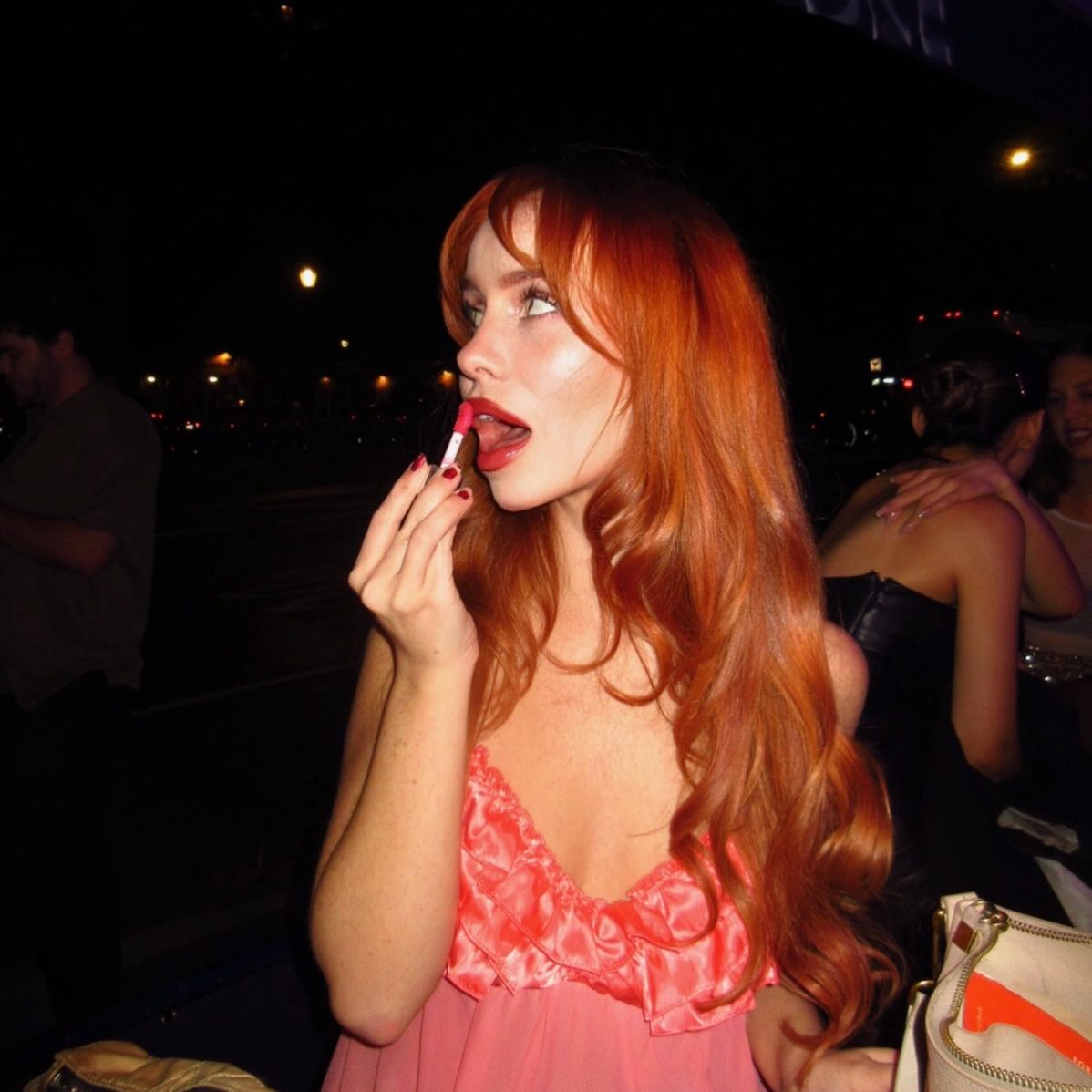 Extensions that look and feel real >>>> Custom halo hair extensions by Catherine. Keep your hair healthy while having the color of your dreams! Link to book in bio. #explore #copperhairextensions #halohairextensions #custommade #nychairextension