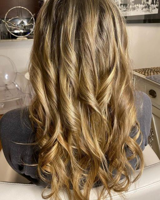 Feeling better! #tapeinhairextensions, #tapeinhair, #handtiedextensions, #halohairextensions, #hairextensionsspecialist, #hairextensionsnyc