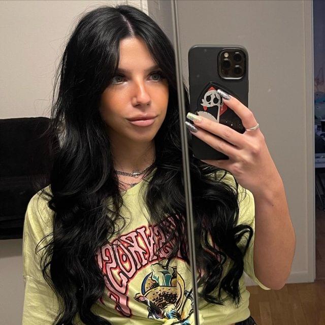 Love it when clients send me pics! 25 inch tape in extensions add some spice to your night❤️#hairextensionsnyc , #tapeinextensions, #tapeinhairextensions, #newyorkhairextensions, #customhairextensions, #halohairextensions, #handtiedhairextensions,